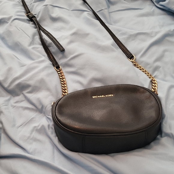 Michael Kors Handbags - Michael Kors Black Crossbody with Gold Chain